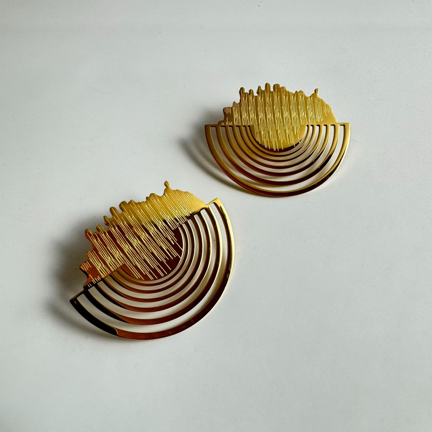 ZVET aza gold plated stud earring with heart beats shapes